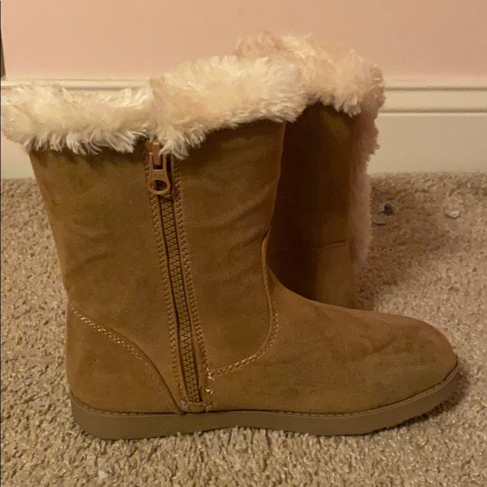 Brown and Cream fuzzy boots - Picture 6 of 6